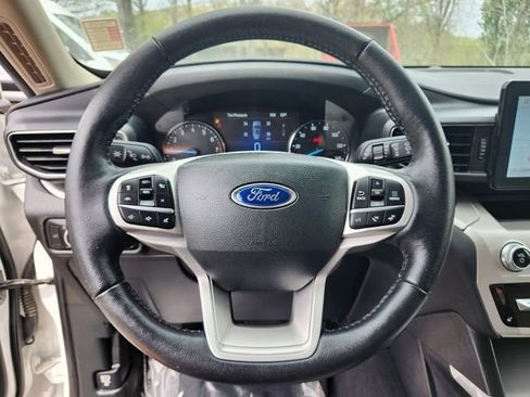 Certified 2022 Ford Explorer XLT w/ Equipment Group 202A AWD/4WD image 30