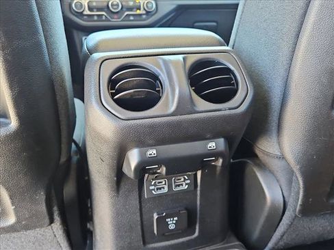 Used 2025 Jeep Wrangler Unlimited Rubicon AWD/4WD image 17