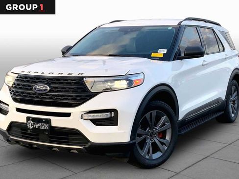 Used 2021 Ford Explorer XLT w/ Equipment Group 202A RWD image 1
