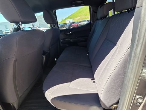 Used 2018 Toyota Tacoma TRD Sport w/ Technology Package image 10