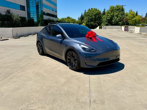 Used 2022 Tesla Model Y Performance AWD/4WD image 1