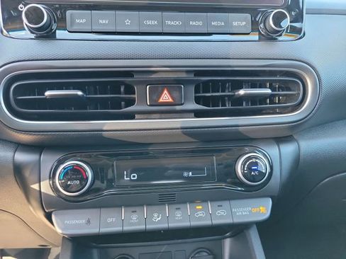 Used 2022 Hyundai Kona Limited FWD image 28