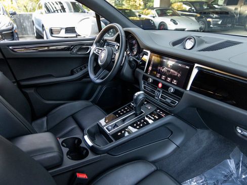 Certified 2024 Porsche Macan image 51