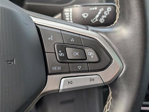 Used 2023 Volkswagen Tiguan SE w/ Panoramic Sunroof Package image 23