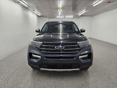 Used 2023 Ford Explorer XLT w/ Equipment Group 202A AWD/4WD image 2