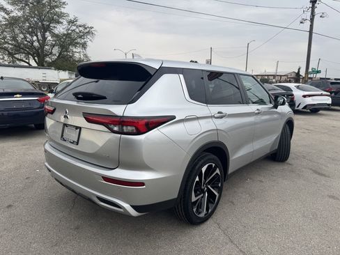 Used 2022 Mitsubishi Outlander SE image 7