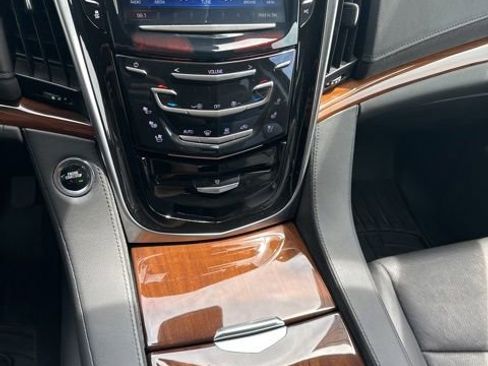 Used 2020 Cadillac Escalade ESV Premium Luxury AWD/4WD image 14