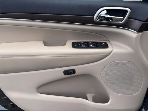 Used 2016 Jeep Grand Cherokee Limited w/ Trailer Tow Group IV image 27