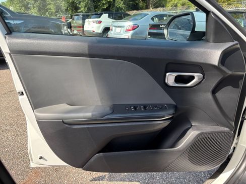 Used 2025 Kia K4 FWD image 18