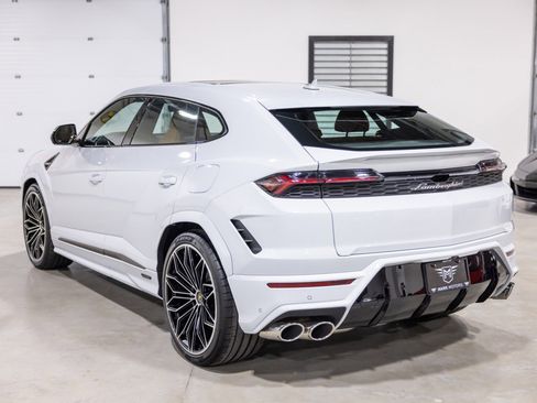 Used 2025 Lamborghini Urus SE image 7