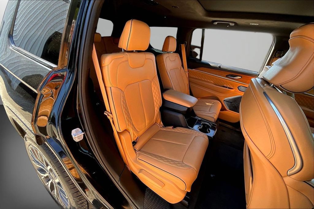 Used 2023 Jeep Grand Cherokee L Summit AWD/4WD image 25