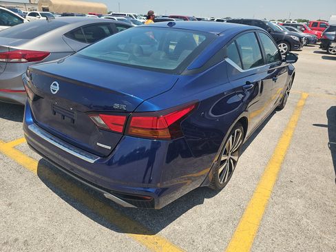 Used 2022 Nissan Altima 2.0 SR FWD image 6
