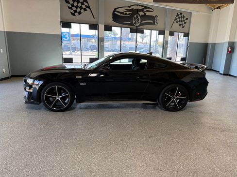 Used 2018 Ford Mustang Coupe w/ Black Accent Pkg RWD image 4