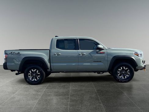 Used 2022 Toyota Tacoma TRD Off-Road AWD/4WD image 10