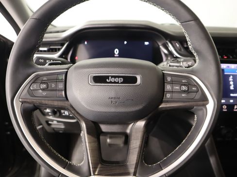 Used 2023 Jeep Grand Cherokee L Limited w/ Luxury Tech Group II image 3