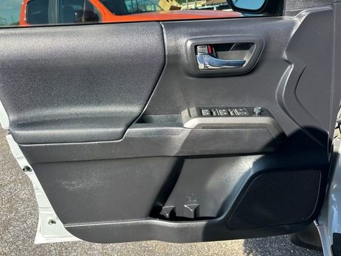 Used 2020 Toyota Tacoma TRD Off-Road image 11