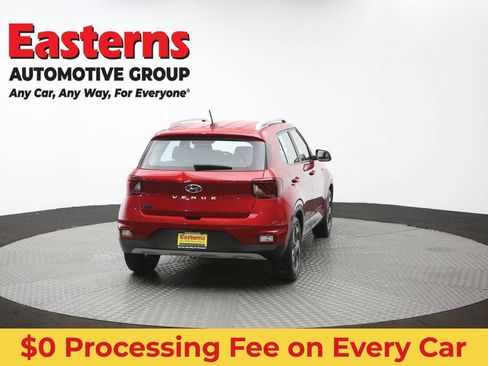 Used 2023 Hyundai Venue Limited FWD image 40