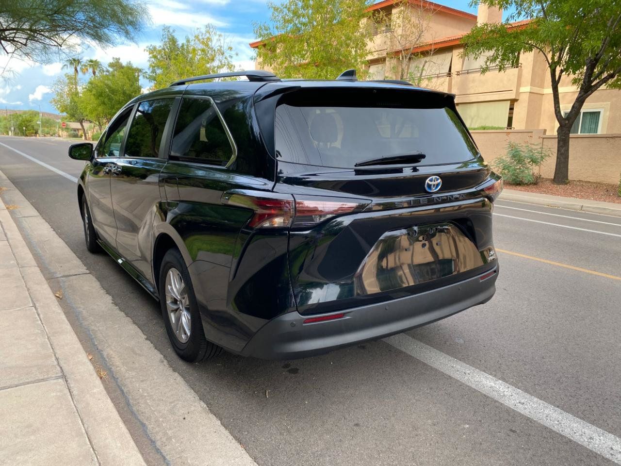 Used 2024 Toyota Sienna XLE FWD image 12