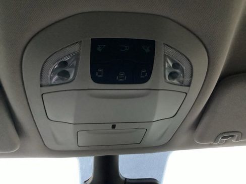 Used 2023 Chrysler Voyager LX image 27