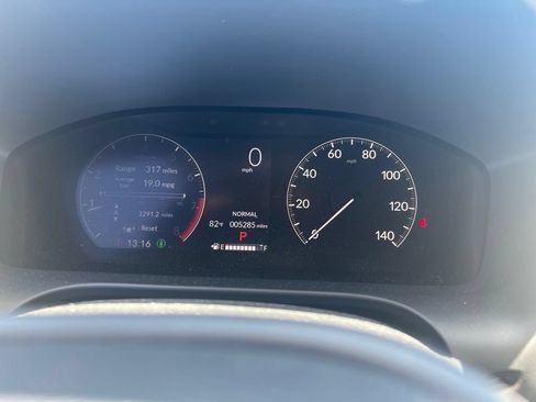 Used 2025 Honda HR-V LX image 10