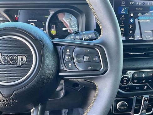 Used 2024 Jeep Wrangler Unlimited w/ Convenience Group image 17