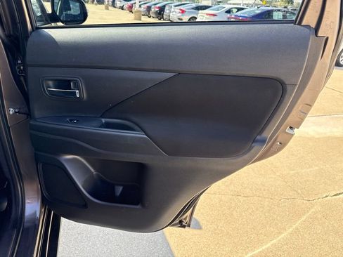 Used 2016 Mitsubishi Outlander SE AWD/4WD image 20