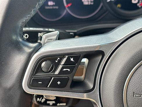 Used 2022 Porsche Cayenne AWD/4WD image 25