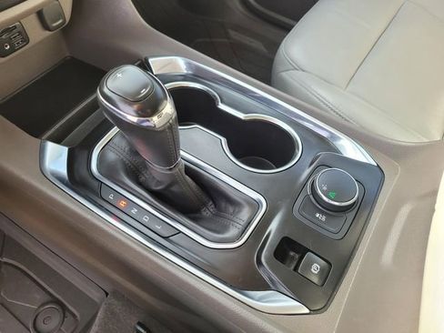 Used 2020 Chevrolet Traverse LT w/ LT Premium Package image 27