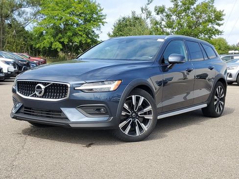 Used 2020 Volvo V60 T5 Cross Country AWD/4WD image 1