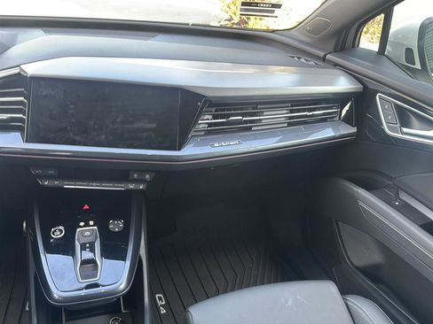 Used 2025 Audi Q4 e-tron Premium Plus w/ Premium Plus image 11