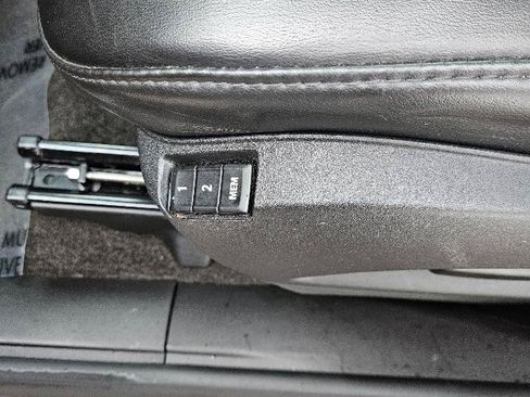 Used 2011 Chevrolet Equinox LTZ FWD image 18