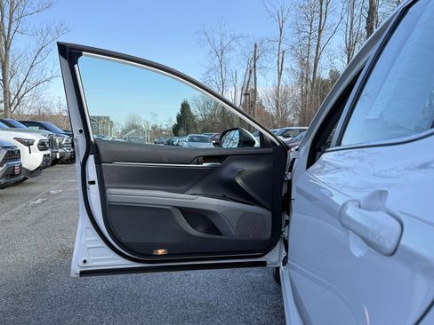 Used 2019 Toyota Camry LE image 24