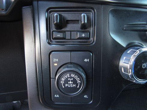 Used 2023 Ford F150 Platinum image 22