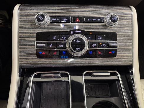 Used 2022 Lincoln Aviator Black Label AWD/4WD image 18