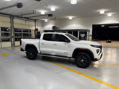 Used 2024 GMC Canyon Elevation w/ Convenience Package RWD image 9