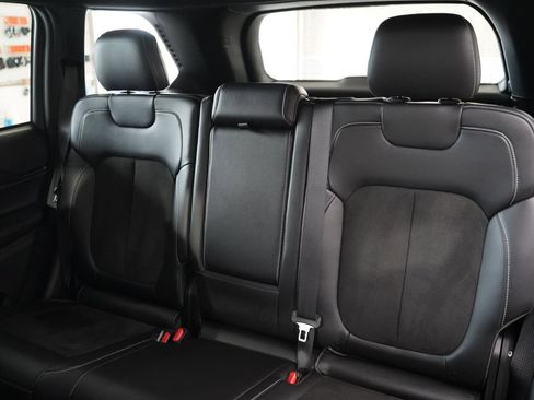 Used 2022 Jeep Grand Cherokee Altitude image 33