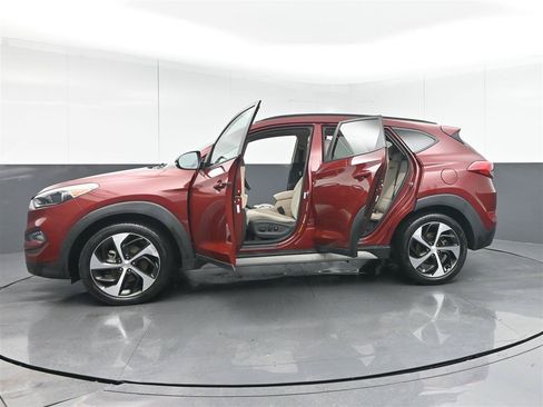 Used 2018 Hyundai Tucson Value w/ Cargo Package FWD image 40