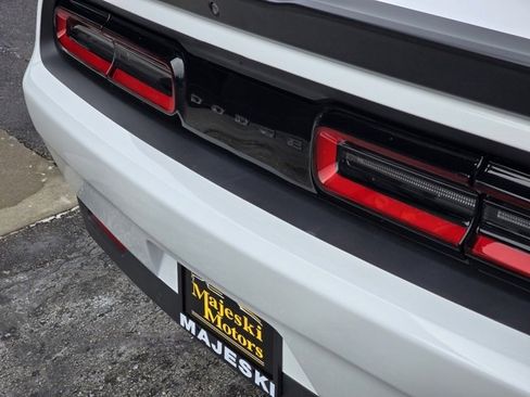 Used 2020 Dodge Challenger SXT w/ Plus Package image 11