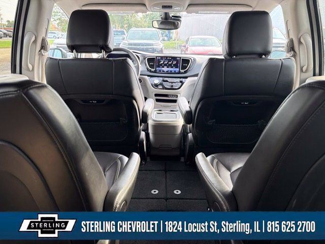 Used 2024 Chrysler Pacifica Touring-L FWD image 17