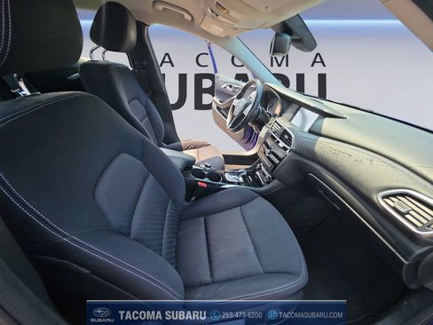 Used 2017 INFINITI QX30 FWD image 17