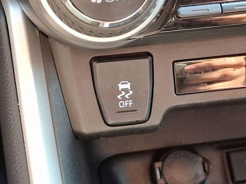 Used 2021 Toyota RAV4 XLE image 31