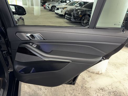 Used 2025 BMW X7 M60i AWD/4WD image 11