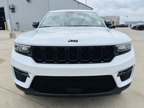 Used 2023 Jeep Grand Cherokee Limited w/ Black Appearance Package AWD/4WD image 36