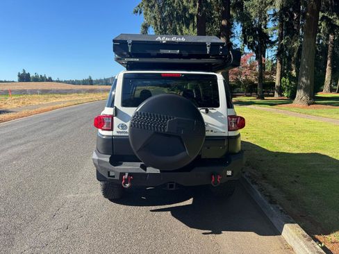 Used 2010 Toyota FJ Cruiser 4WD image 3