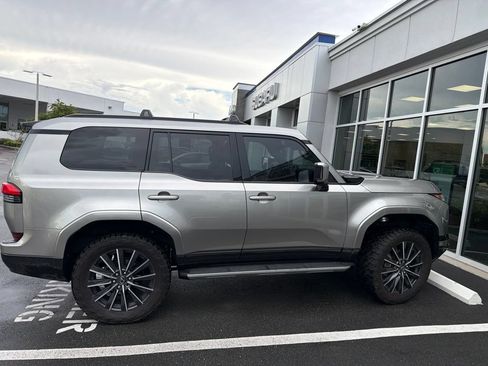 Used 2024 Lexus GX 550 w/ Cold Area Package AWD/4WD image 4