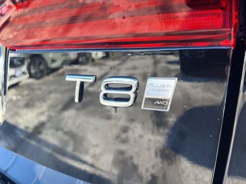 New 2026 Volvo XC60 T8 Ultra w/ Protection Package Premier AWD/4WD image 11