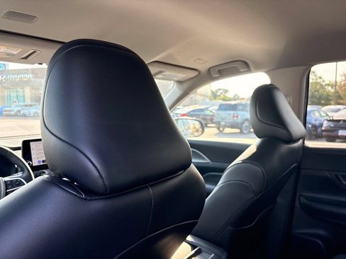 Used 2025 Toyota Grand Highlander AWD image 28