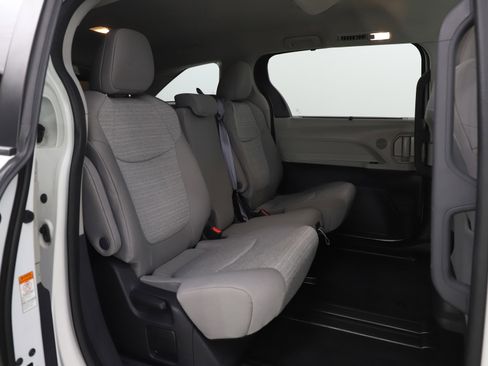 Used 2022 Toyota Sienna LE image 13
