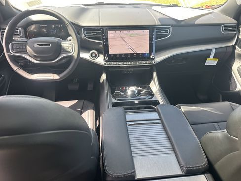 New 2026 Jeep Grand Wagoneer Limited AWD/4WD image 17