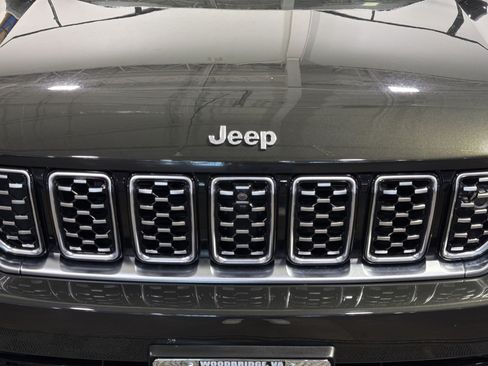 Used 2024 Jeep Grand Cherokee Summit w/ Adv Protech Group IV AWD/4WD image 12